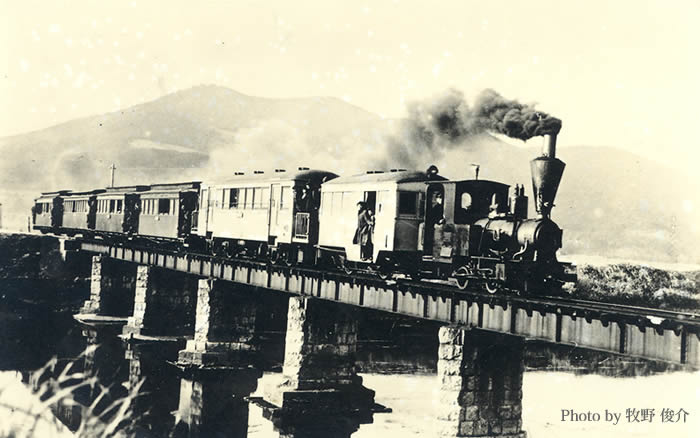 砂川を渡る蒸気機関車