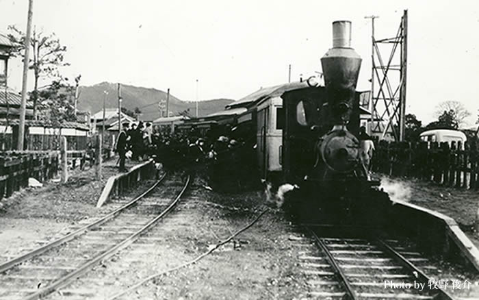 出発を待つ蒸気機関車